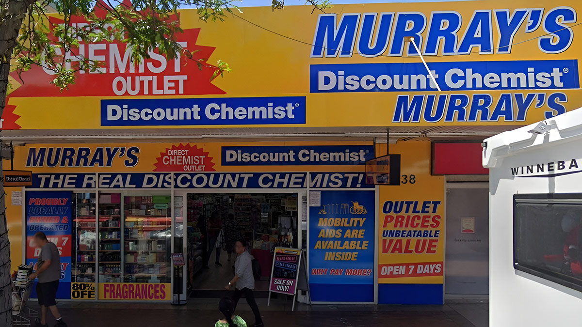 Liverpool Royal Albert Dock from-Mermaid Court By Rodhullandemu CC-BY SA 4.0 Image is resized to 500x500px
